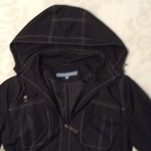 Lightweight windbreaker - Picture 5 of 7